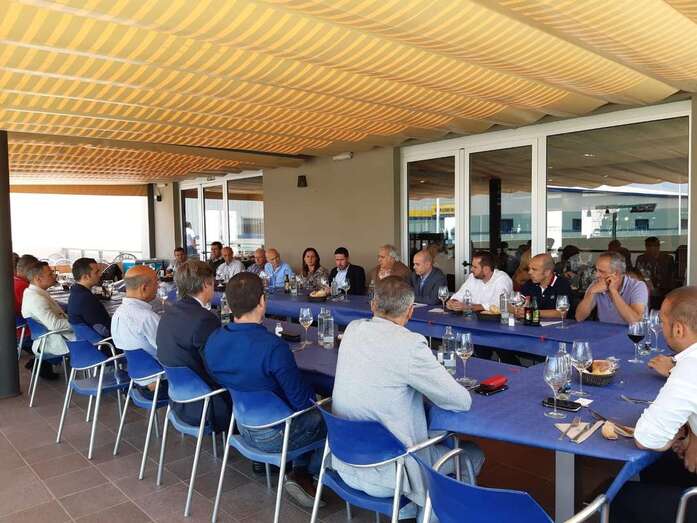 Reunión del alcalde Héctor Suárez con Econara (Foto TA)